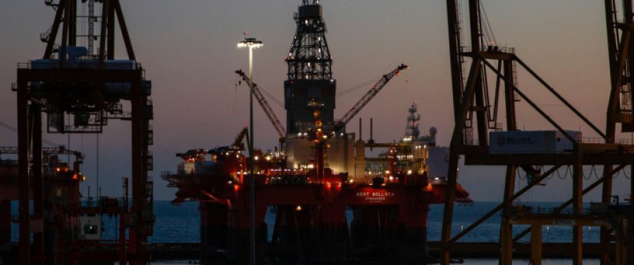 Οι νέες κυρώσεις της ΕΕ κατά της Ρωσίας αναζωπυρώνουν τη συζήτηση για τις τιμές του πετρελαίου