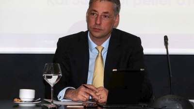 Αλλαγή φρουράς στην ηγεσία της ΕΔΕΥ - O Ρίκαρντ Σκούφιας νέος πρόεδρος