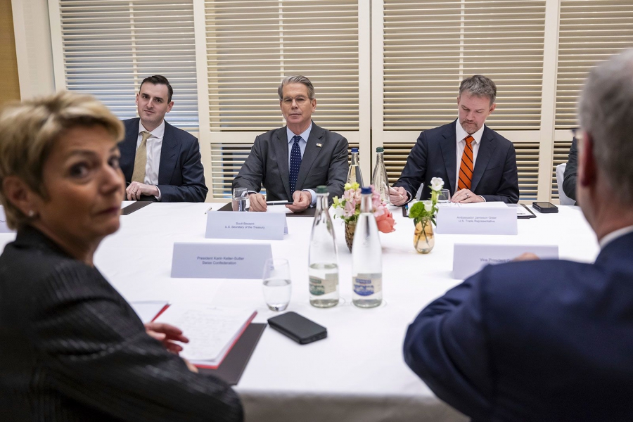 Eξαλείφονται οι δασμοί μεταξύ ΗΠΑ – Κίνας για τρεις μήνες – Bessent: Εποικοδομητική διαπραγμάτευση