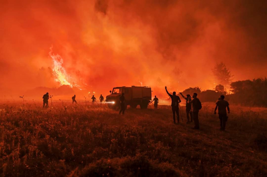 Δυσμενής απολογισμός: 3 νεκροί, 500 πυρκαγιές, σε έκτακτη ανάγκη η Ρόδος - Έρευνα για το Canadair