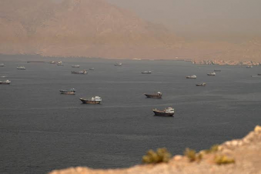 Reuters: Το Ιράν υπενθυμίζει το δικαίωμά του να ελέγχει τη ναυσιπλοΐα στο Ορμούζ μετά το πλήγμα σε πλοίο κοντά στο Ομάν