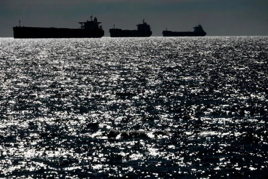 Ο ρωσικός «σκιώδης στόλος» αγνοεί τις απειλές Starmer - Δεκάδες πλοία διασχίζουν τα βρετανικά ύδατα