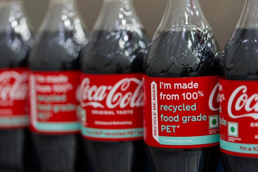 Η ΕΕ ετοιμάζει πρόστιμα σε εμφιαλωτές την Coca Cola (Reuters)