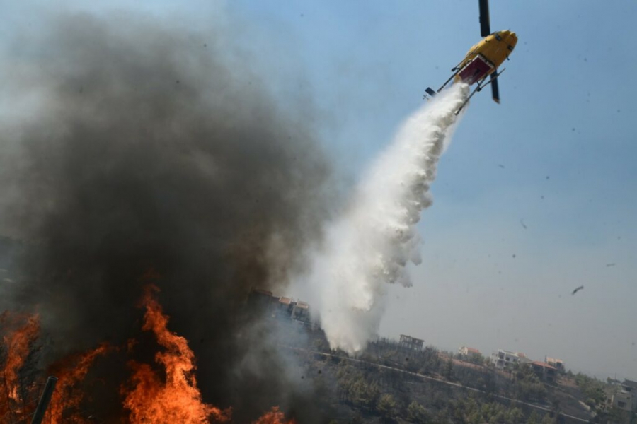 Μεγάλη γωτιά στο Ασπροχώρι Ωρωπού - 112 για εκκένωση