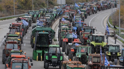 Ανυποχώρητοι οι αγρότες!- Αποκλείουν το λιμάνι της Θεσσαλονίκης