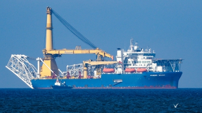 Στο γερμανικό λιμάνι Mukran κατευθύνεται πλοίο τοποθέτησης σωλήνων του Nord Stream 2