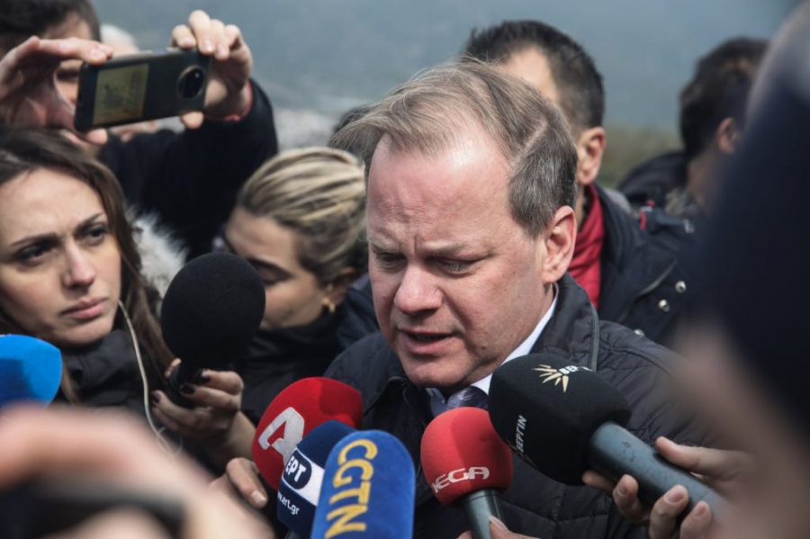 Επιμένει ο Καραμανλής με τους αναποφάσιστους στα ύψη...