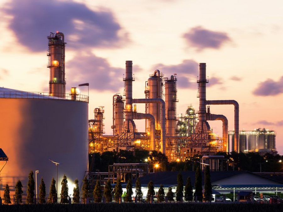 OilPrice: Γιατί τα περιθώρια διύλισης εκτινάσσονται στα ύψη