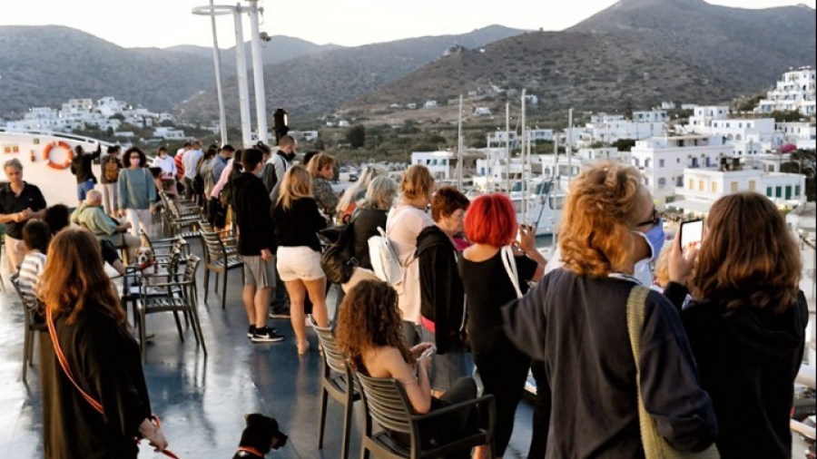 Όλα τα νέα μέτρα που ισχύουν από σήμερα - Mετακινήσεις στα νησιά και χώροι ψυχαγωγίας
