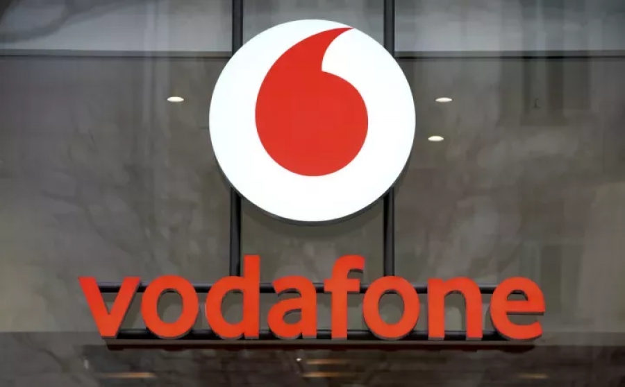 Μπάσιμο σε Άμυνα και Ενέργεια ετοιμάζει η Vodafone