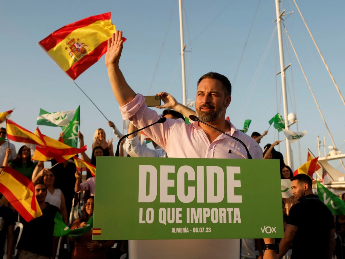 Ισπανία: Οι δημοσκοπήσεις ενισχύουν το σενάριο κοινοβουλευτικής πλειοψηφίας για PP και Vox
