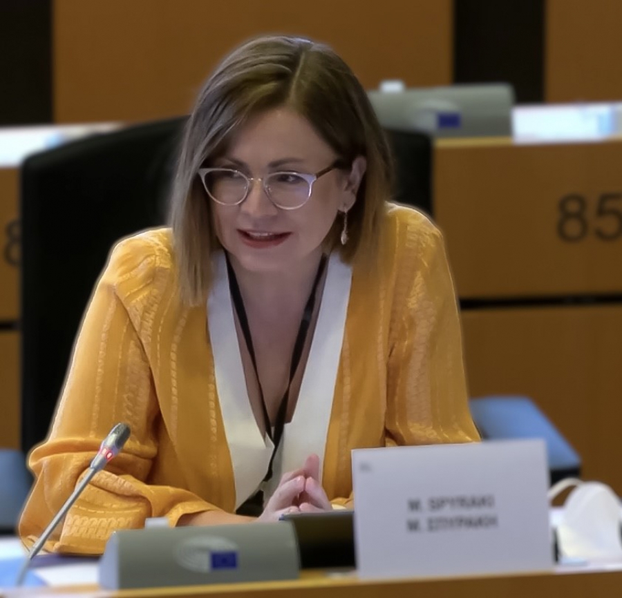 Μ. Σπυράκη: Φωτοβολταϊκά στη στέγη: Μια μοναδική ευκαιρία για την Ελλάδα