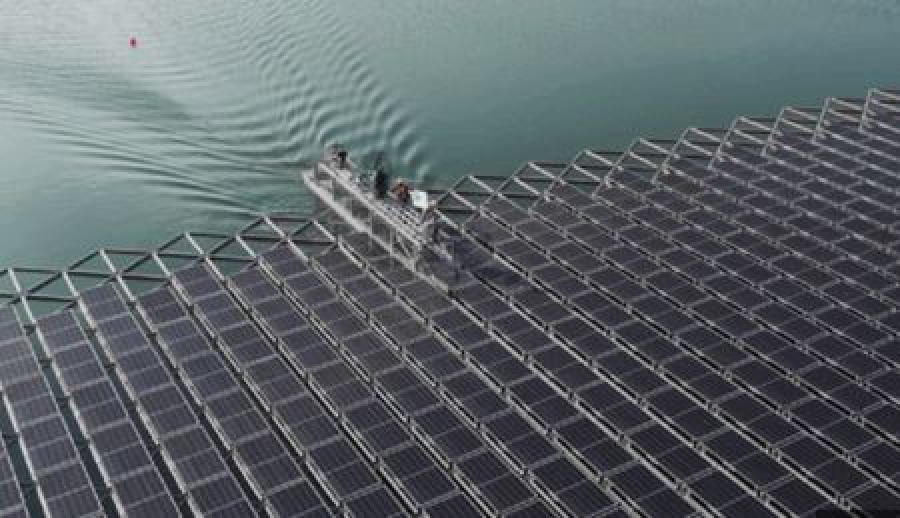 Οι νέες τεχνολογίες σε υπερμεγέθη πλωτά φωτοβολταϊκά που τροφοδοτούν παραγωγικές μονάδες εκτός δικτύου