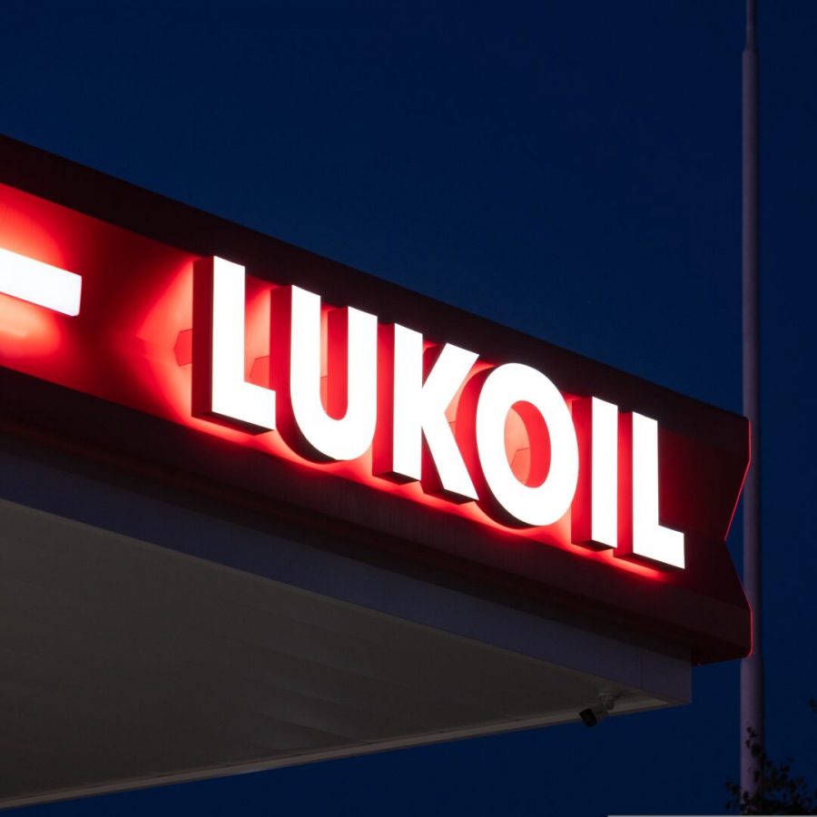 Η Σαουδική Midad υπογράφει με την Lukoil για περιουσιακά στοιχεία που υπόκεινται σε κυρώσεις (Reuters)