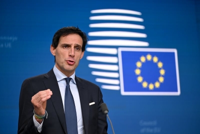 Hoekstra (Επίτροπος Φορολογίας): Η ΕΕ εξετάζει την επιβολή ενιαίου φόρου στα υπερκέρδη πετρελαϊκών και εταιρειών φυσικού αερίου
