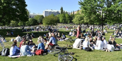Η Ευρώπη αυστηροποιεί τα μέτρα κατά του κορωνοϊού, αλλά η Σουηδία τα χαλαρώνει