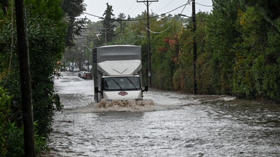 Εικόνες καταστροφής στο Βόλο: Σε ισχύ η απαγόρευση κυκλοφορίας - Προβλήματα σε Αγριά και Αλυκές- Πλημμύρισαν τα υπόγεια και η τραπεζαρία του νοσοκομείου