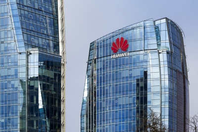 Huawei: Διπλασιάζει την παραγωγή κορυφαίων τσιπ για το ΑΙ – Χτύπημα για Nvidia