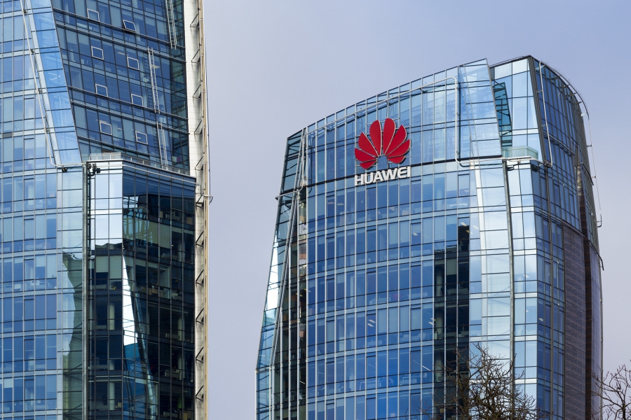 Huawei: Διπλασιάζει την παραγωγή κορυφαίων τσιπ για το ΑΙ – Χτύπημα για Nvidia